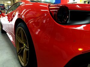 フェラーリ488・エシュロンゼンゼロ・左後方より