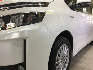ヴォクシー・プレミアムコーティング・助手席側ヘッドライト付近