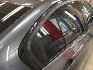 BMW320dMスポーツ・エシュロンクラリード・サイドガラス