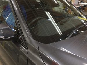 BMW320dMスポーツ・エシュロンクラリード・フロントガラス