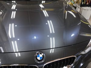 BMW320dMスポーツ・プレミアムコーティング後のボンネット2