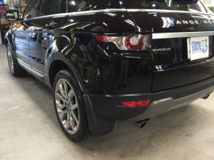 イヴォーク・プレミアムコーティング後の助手席側テール付近