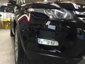 イヴォーク・プレミアムコーティング後の運転席側ヘッドライト付近