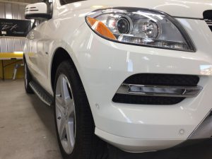 メルセデスベンツML350・プレミアムコーティング後の助手席側ヘッドライト周辺