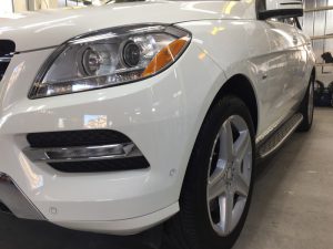 メルセデスベンツML350・プレミアムコーティング後の運転席側ヘッドライト周辺