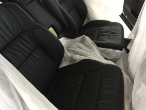 オデッセイ・レザーシートコーティング風景