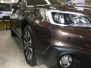 アウトバック・プレミアムコーティング後の運転席側ヘッドライト周辺
