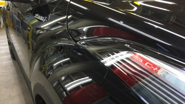 C-HR・ヘッドライトにC-HRの文字