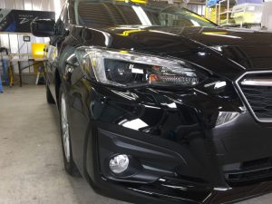 インプレッサ・プレミアムコーティング後の運転席側ヘッドライト周辺