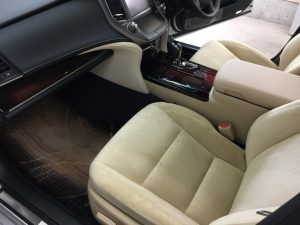 クラウン・クイック車内クリーニング後の助手席