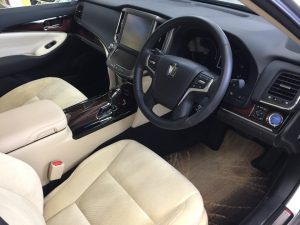 クラウン・クイック車内クリーニング後の運転席