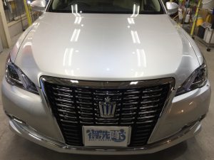 クラウン・ハイモースコート後の正面