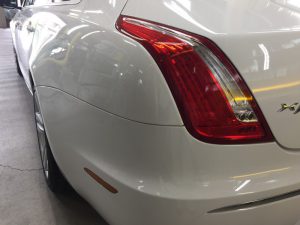 ジャガーXJ・エシュロンナノフィル後の助手席側テール周辺