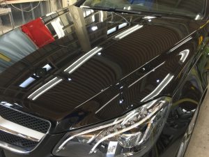 ベンツE・スタンダードコーティング後のボンネット