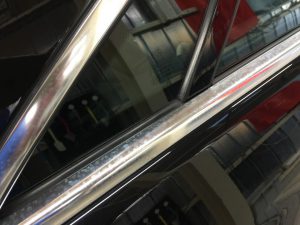 ベンツE・モールクリーニング・運転席側後部ドアBefore