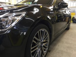 クラウン・ハイドロフィニッシュ後の助手席側フェンダー付近