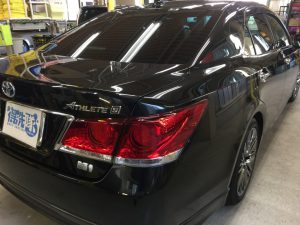 クラウン・ハイドロフィニッシュ後の運転席側テールレンズ付近