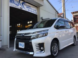 ヴォクシー・リアルガラスコート