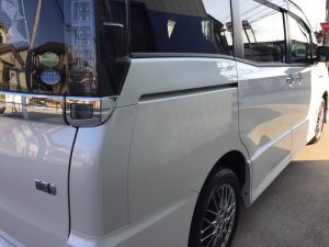 ヴォクシー・リアルガラスコート・運転席後方より