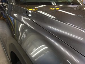 CX8・プレミアムコーティング後の運転席側フェンダー付近