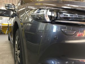 CX8・プレミアムコーティング後の運転席側ヘッドライト付近2