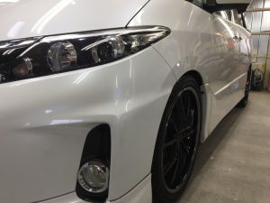 エスティマ・プレミアムコーティング後の助手席側ヘッドライト周辺