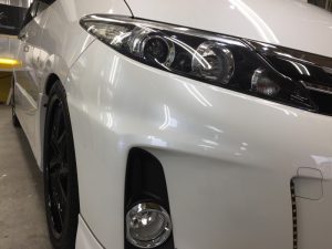エスティマ・プレミアムコーティング後の運転席側ヘッドライト付近