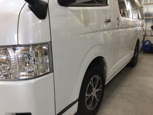 ハイエース・プレミアムコーティング後の助手席側ドア