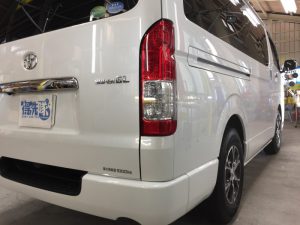 ハイエース・プレミアムコーティング後の運転席側テール付近