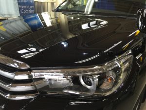 ハイラックス・プレミアムコーティング後の助手席側ヘッドライト付近