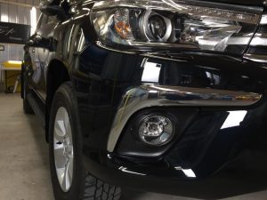 ハイラックス・プレミアムコーティング後の運転席側ヘッドライト付近