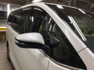 エスクァイア・プレミアムコーティング施工後のドアミラー付近