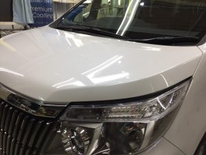 エスクァイア・プレミアムコーティング施工後のボンネット