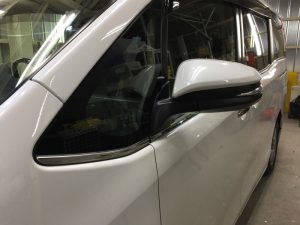 エスクァイア・プレミアムコーティング施工後の助手席側ドアミラー付近