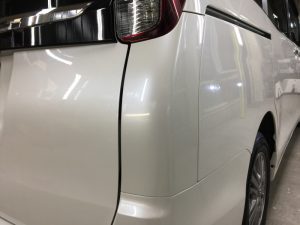 エスクァイア・プレミアムコーティング施工後の運転席側クォーターパネル付近