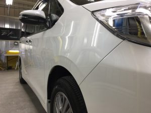 エスクァイア・プレミアムコーティング施工後の運転席側フェンダー付近
