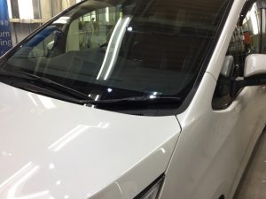 エスクァイア・窓ガラスコーティング施工後のフロントガラス