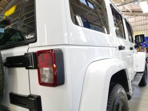 ラングラー・プレミアムコーティング施工後の運転席側テール付近