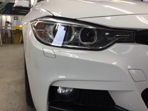 BMW3ツーリング・ハイドロフィニッシュ施工後の運転席側ヘッドライト周り