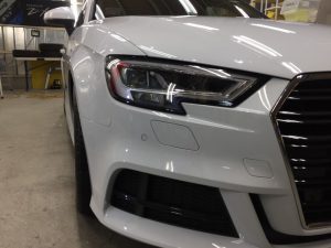 アウディA3・ニューバージョン施工後の運転席側ヘッドライト周辺