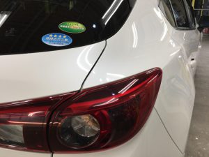 アクセラ・プレミアムコーティング施工後の運転席側テール付近