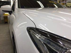 アクセラ・プレミアムコーティング施工後の運転席側ヘッドライト付近