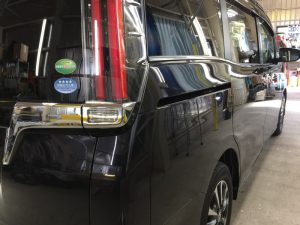 エスクァイア・エシュロンゼンゼロ施工後の運転席側テールレンズ付近