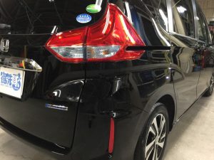 フリード・プレミアムコーティング施工後の運転席側テール付近
