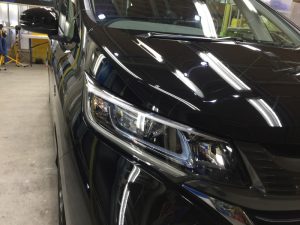 フリード・プレミアムコーティング施工後の運転席側ヘッドライト付近