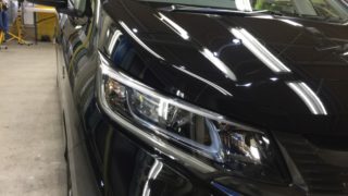 フリード・プレミアムコーティング施工後の運転席側ヘッドライト付近