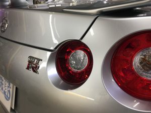 GT-R・ハイモースコート施工後のリアエンブレム