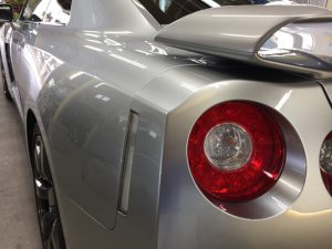 GT-R・ハイモースコート施工後の助手席側テール周り