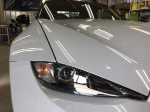 ロードスター・ナノフィル施工後の運転席側ヘッドライト付近