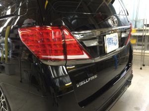 ヴェルファイア・プレミアムコーティング施工後のリアゲート付近